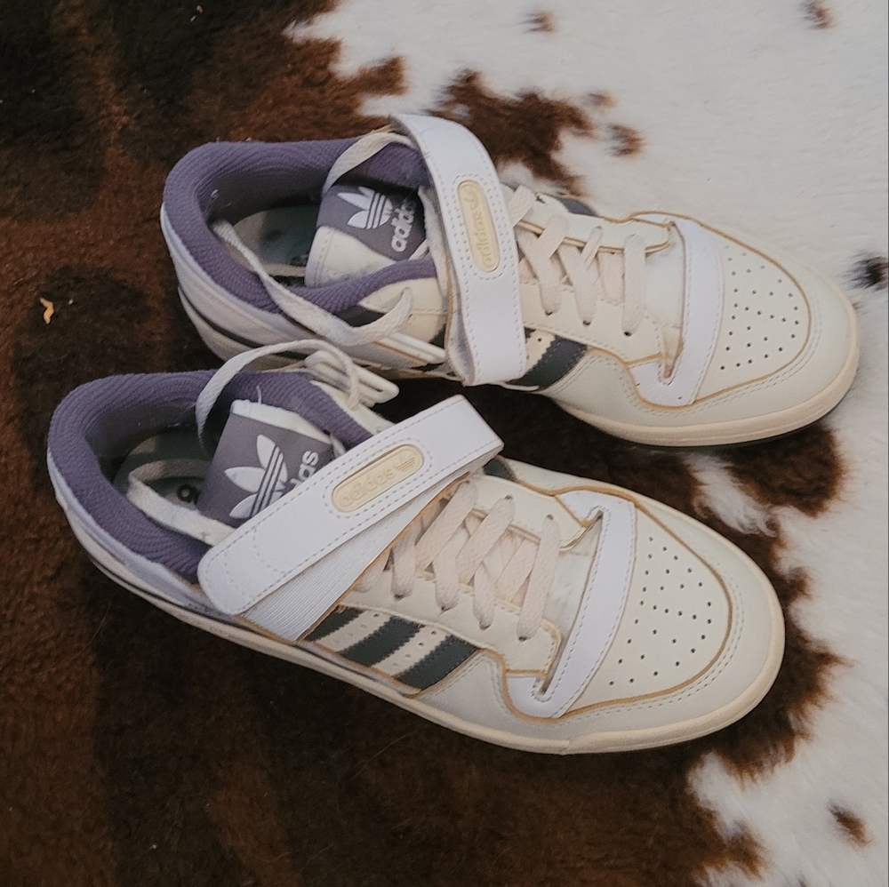 Adidas Sneakers